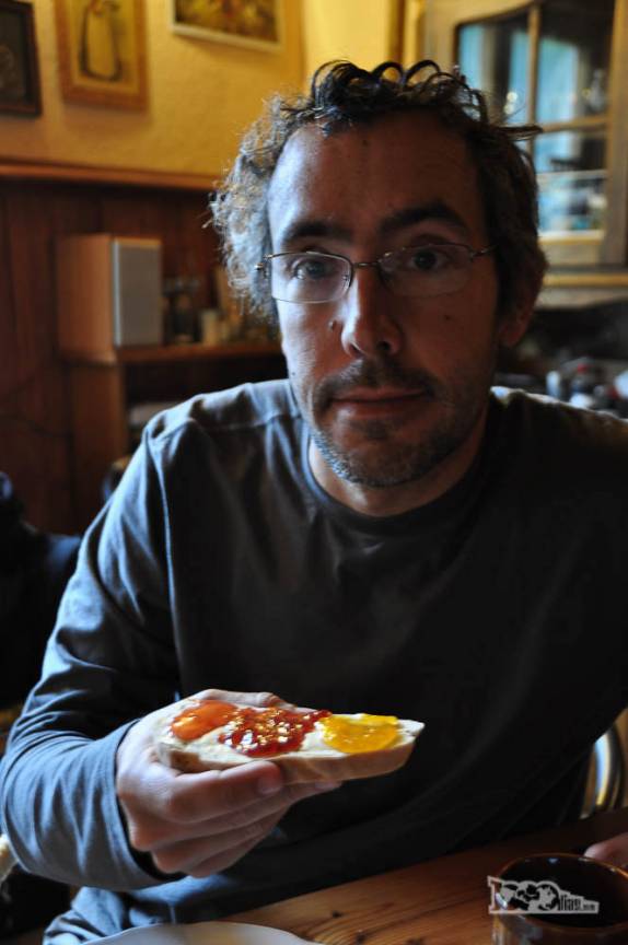 Fazendo experimentação de geleias no Campo Alacaluf, o hostel de um alemão no Valle Los Exploradores, perto da Carretera Austral, região de Puerto Rio Tranquilo, no sul do Chile